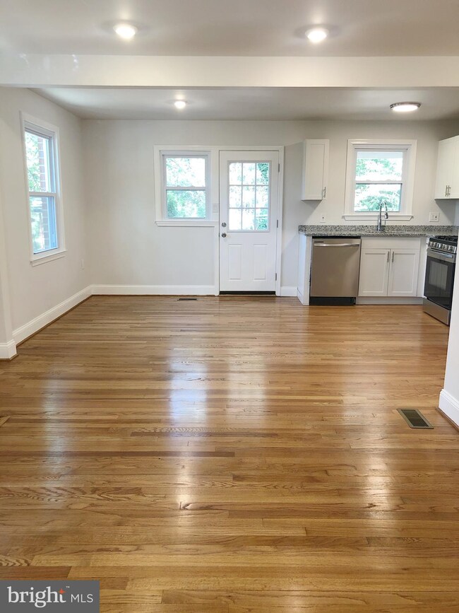 6012 Quintana St, Riverdale, MD 20737 - photo 3