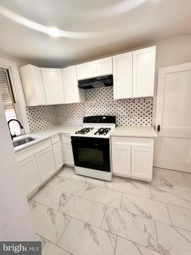 4615 Weymouth St, Philadelphia, PA 19120 - photo 7