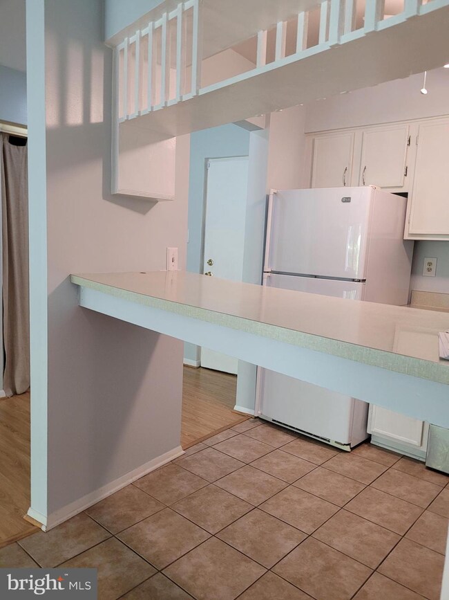 8500 Barrington Ct unit Q, Springfield, VA 22152 - photo 4