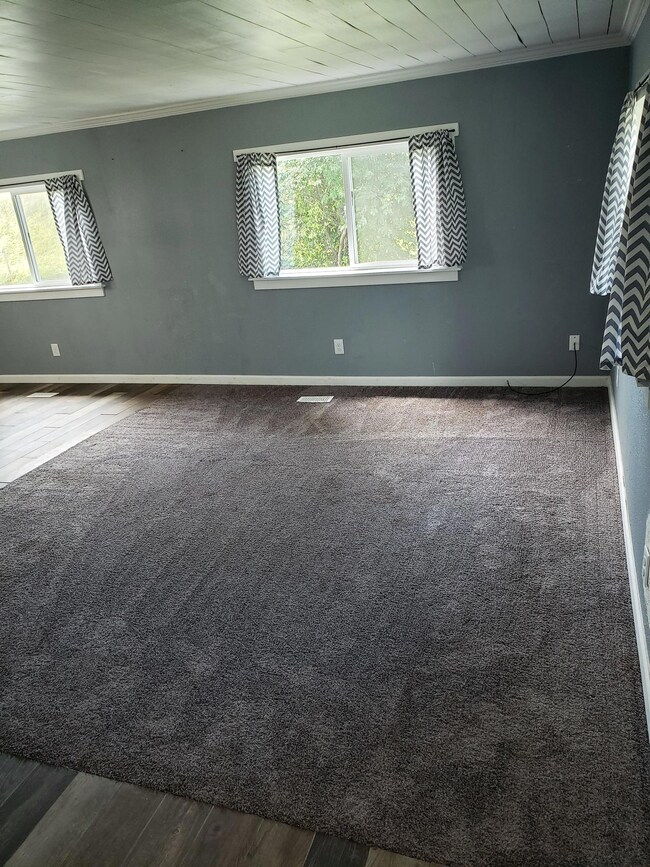 911 S Woodland Dr, Mandan, ND 58554 - photo 6