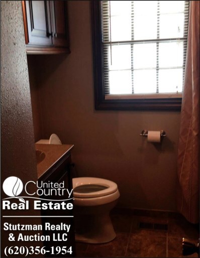 146 S Jefferson St, Hugoton, KS 67951 - photo 7