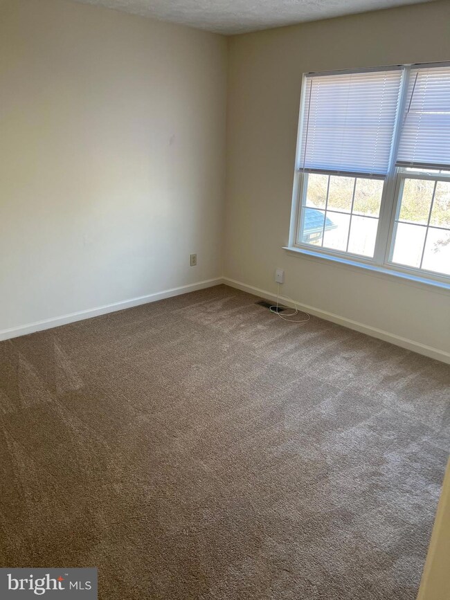 303 Sutton Ct, Winchester, VA 22601 - photo 5