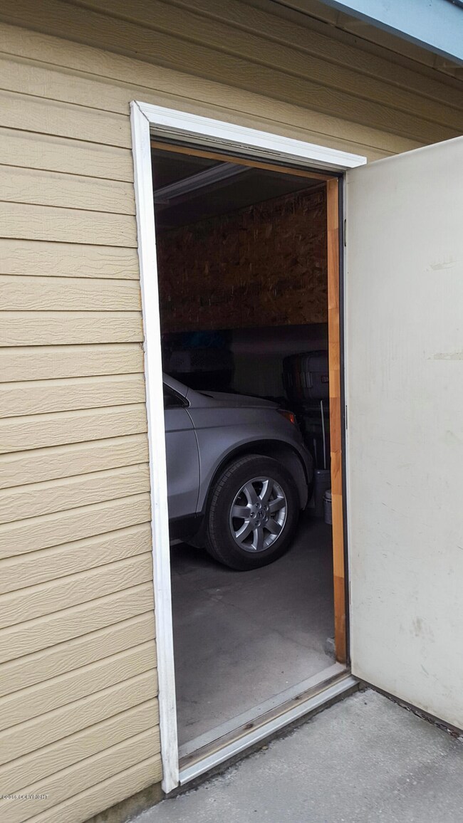 9H 3 Front.Garage 1