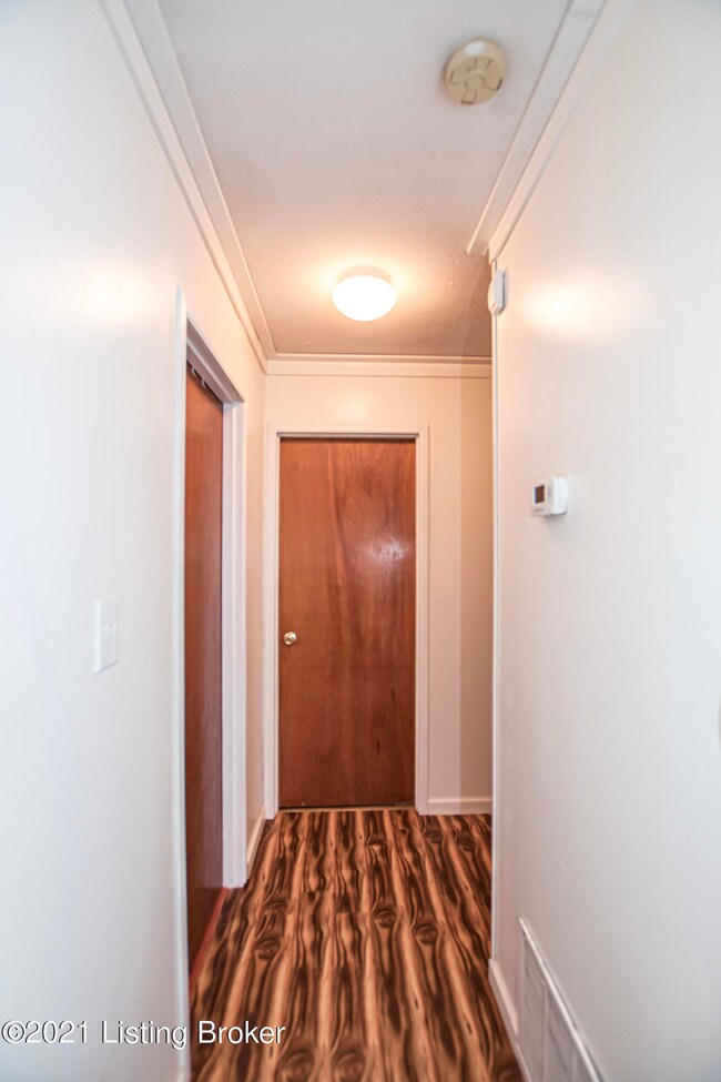 6513 Burlwood Dr, Louisville, KY 40229 - photo 6