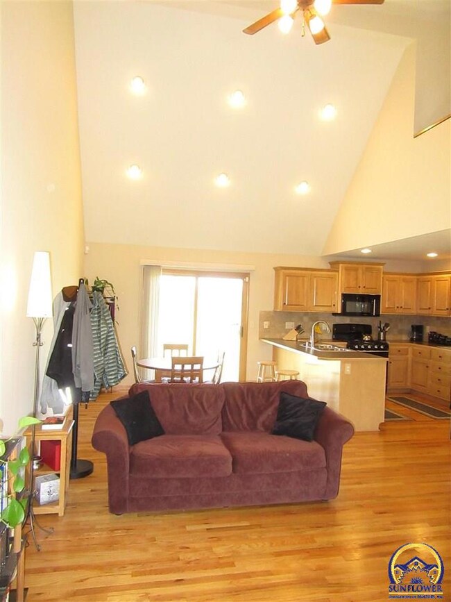 1836 E 900th Rd, Lawrence, KS 66049 - photo 5