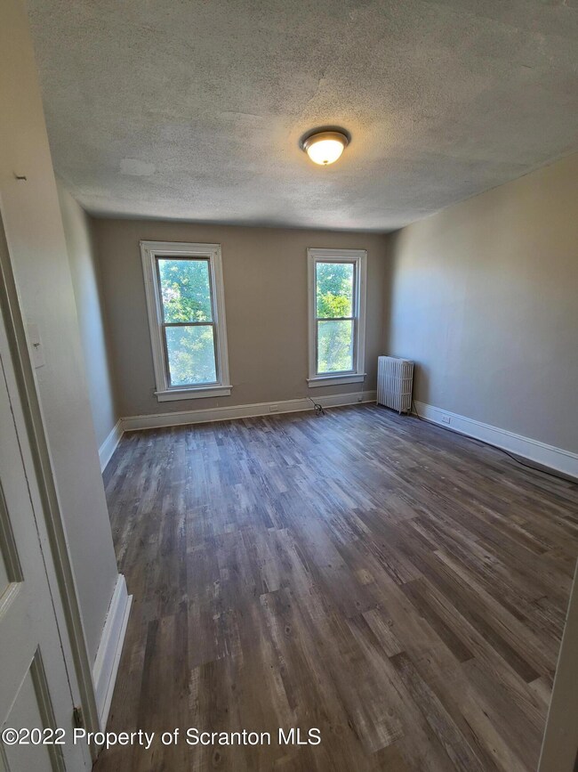 1413 Washburn St unit 15, Scranton, PA 18504 - photo 3