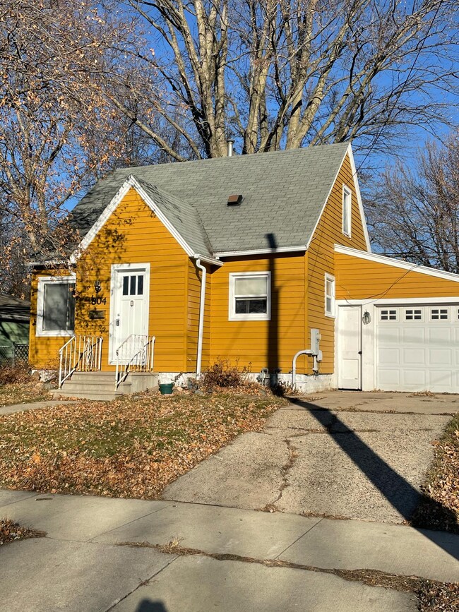 804 12th Ave SW, Austin, MN 55912 - photo 2