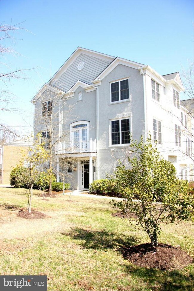 14701 Potomac Branch Dr unit 1, Woodbridge, VA 22191 - photo 3