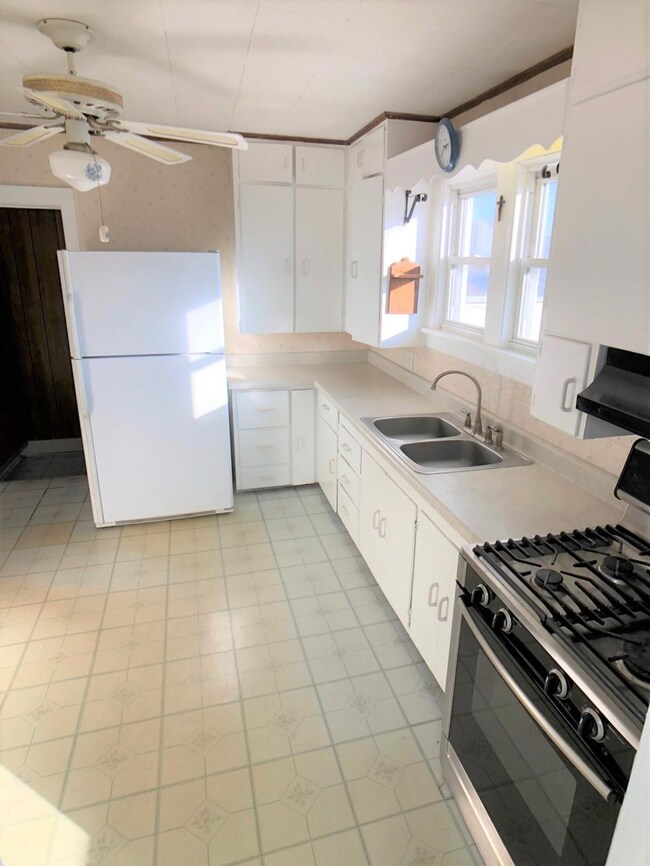 8831 Kleinman Rd, Highland, IN 46322 - photo 7