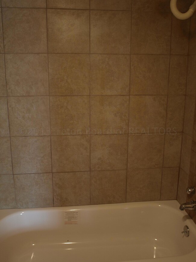 Nice Tiled Shower/tub