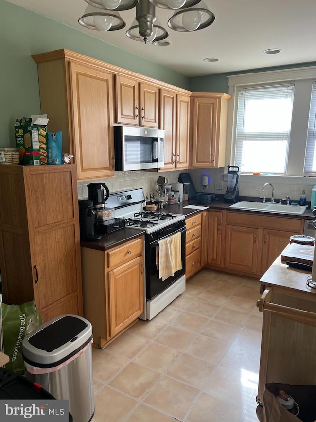 655 Gerhard St, Philadelphia, PA 19128 - photo 6