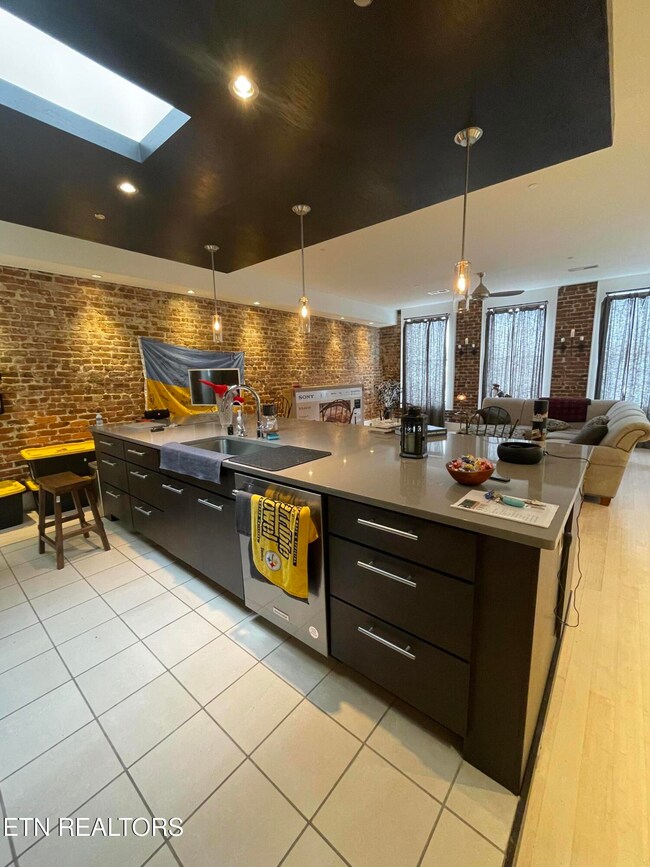 106 W Summit Hill Dr SW unit 302, Knoxville, TN 37902 - photo 7