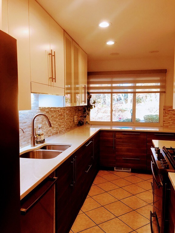 204 Lagrange St unit 15A, Chestnut Hill, MA 02467 - photo 4