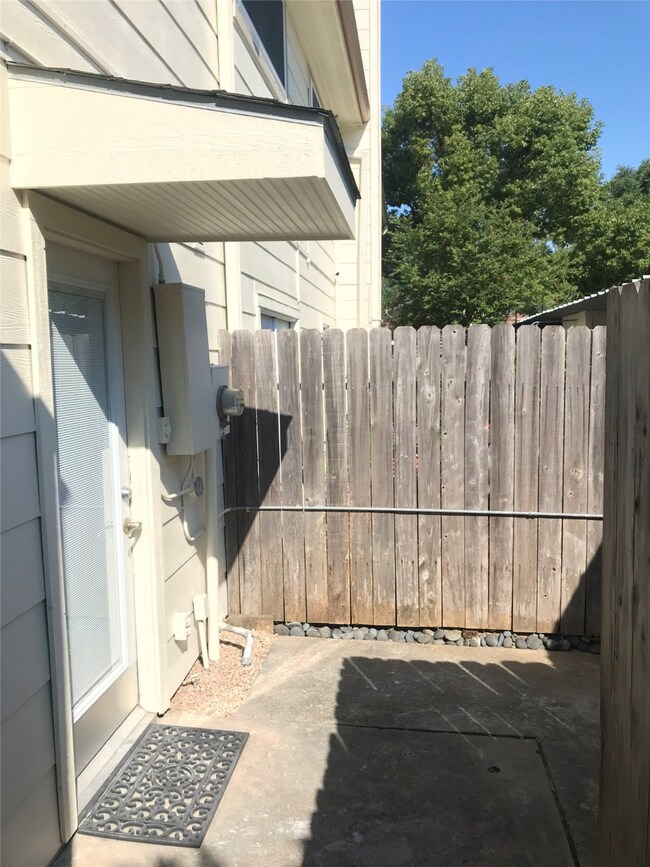 14227 Lost Meadow Ln, Houston, TX 77079 - photo 5