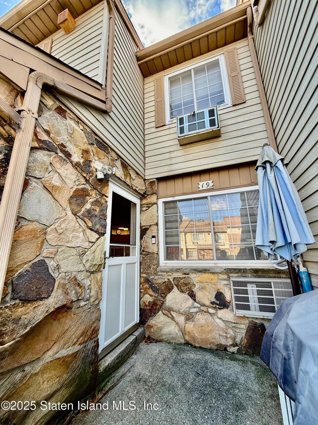 19 Tiger Ct unit 62, Staten Island, NY 10314 - photo 5