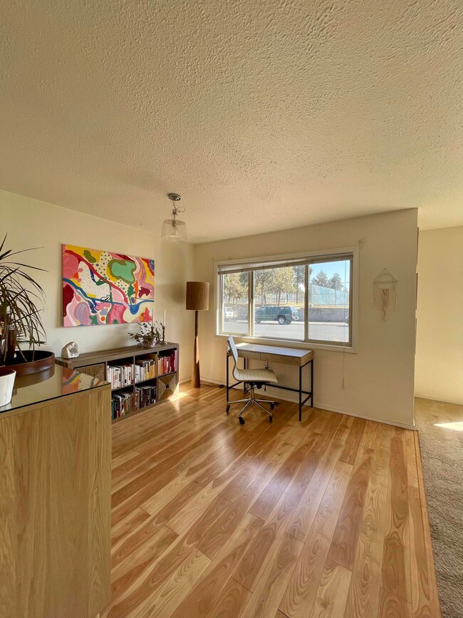 409 NE 6th St, Bend, OR 97701 - photo 6
