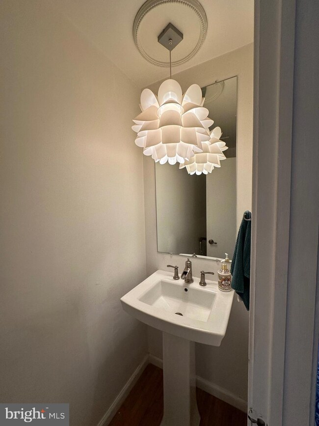 2201 Wheelwright Ct, Reston, VA 20191 - photo 7