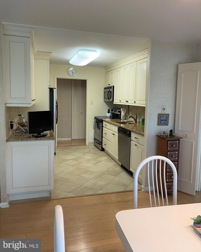 Green Hill Condominiums unit W-315, Wynnewood, PA 19096 - photo 2