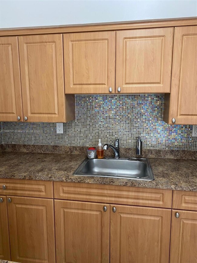 3901 SW 109th Ave unit 9, Miami, FL 33165 - photo 5