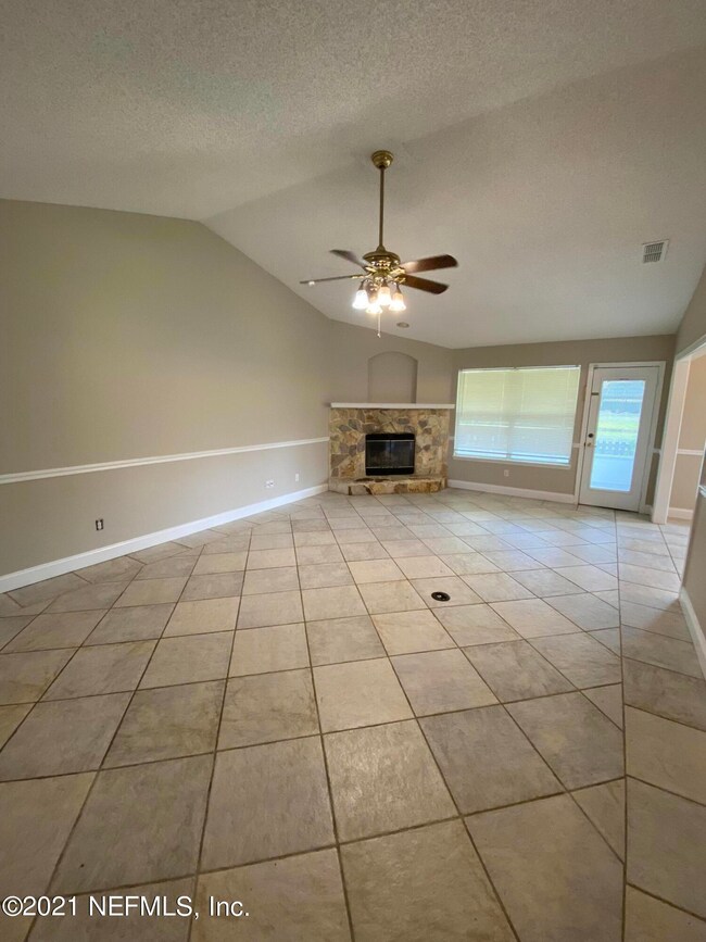 Family Room w/fireplace