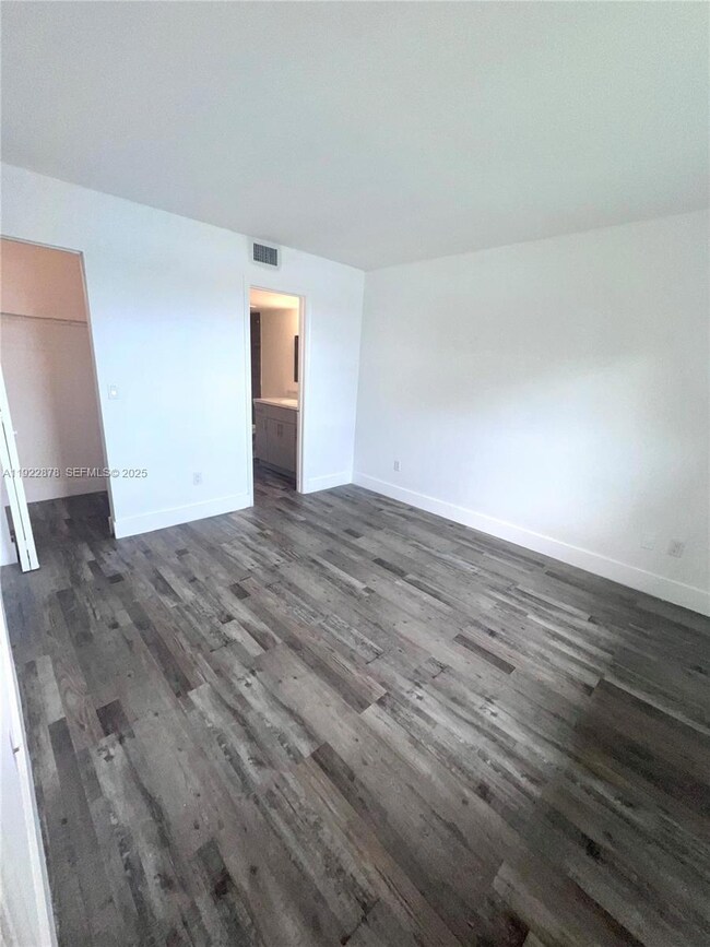 6715 W 26th Dr unit 2036, Hialeah, FL 33016 - photo 5