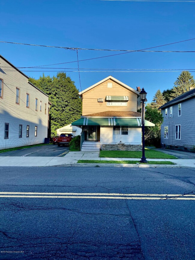 526 Washington Ave, Jermyn, PA 18433 - photo 3