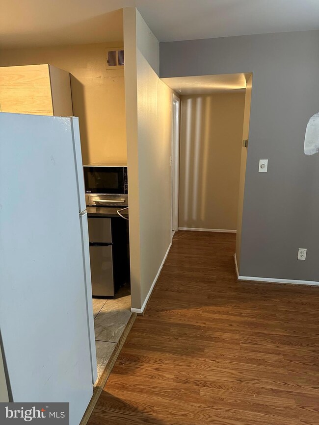 7855 Enola St unit 104, McLean, VA 22102 - photo 6