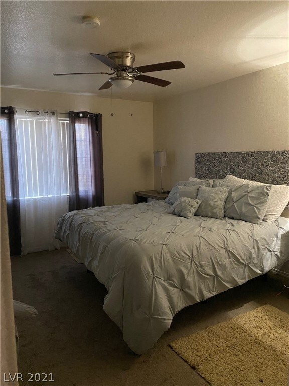 Master Bedroom w/ walkin closet