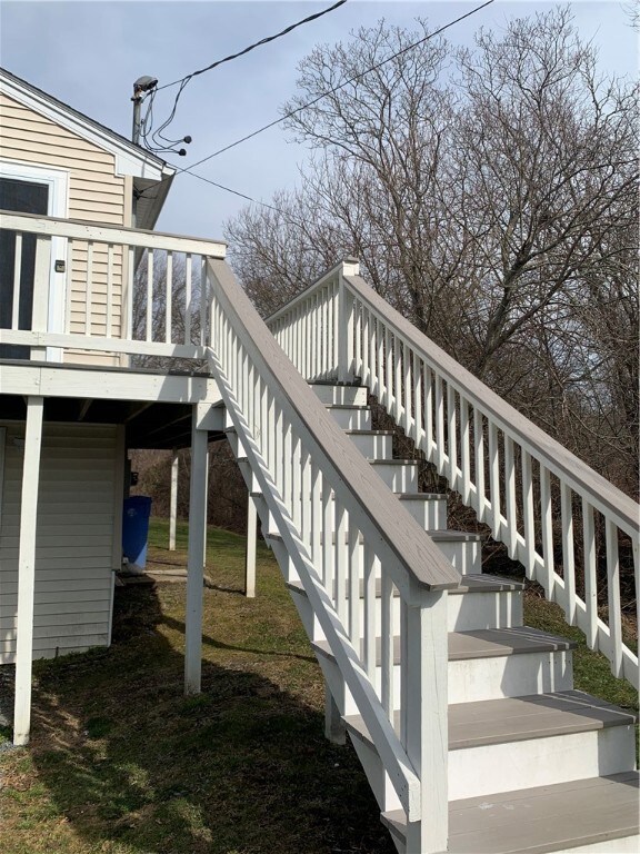 60 Maplewood Rd, Middletown, RI 02842 - photo 3