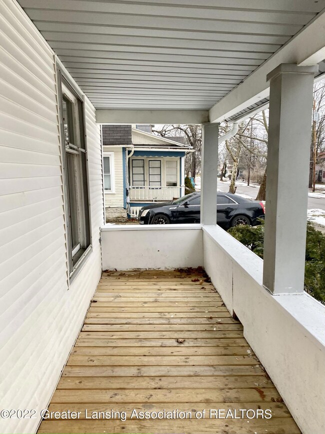 723 N Sycamore St, Lansing, MI 48906 - photo 4