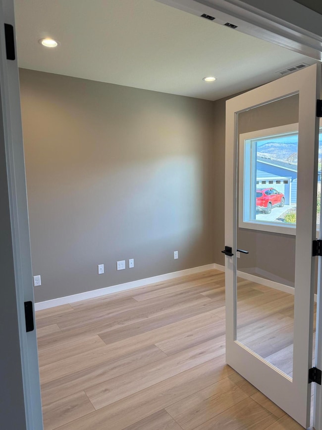 337 Quail Cir, Talent, OR 97540 - photo 3