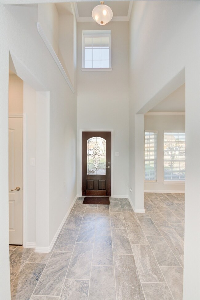 ***THE PHOTOS AND VIRTUAL TOUR DISPLAYED ARE REPRE