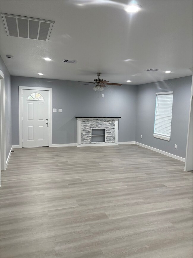 1809 Reese St, Houston, TX 77012 - photo 4