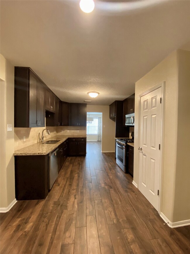 10307 Ince Ln, Houston, TX 77040 - photo 5