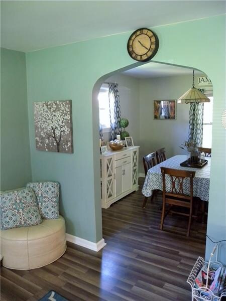 ARCHWAY TO DINING ROOM