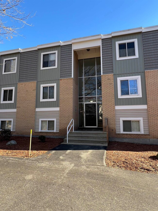 4 Constitution Dr, Londonderry, NH 03053 - photo 4