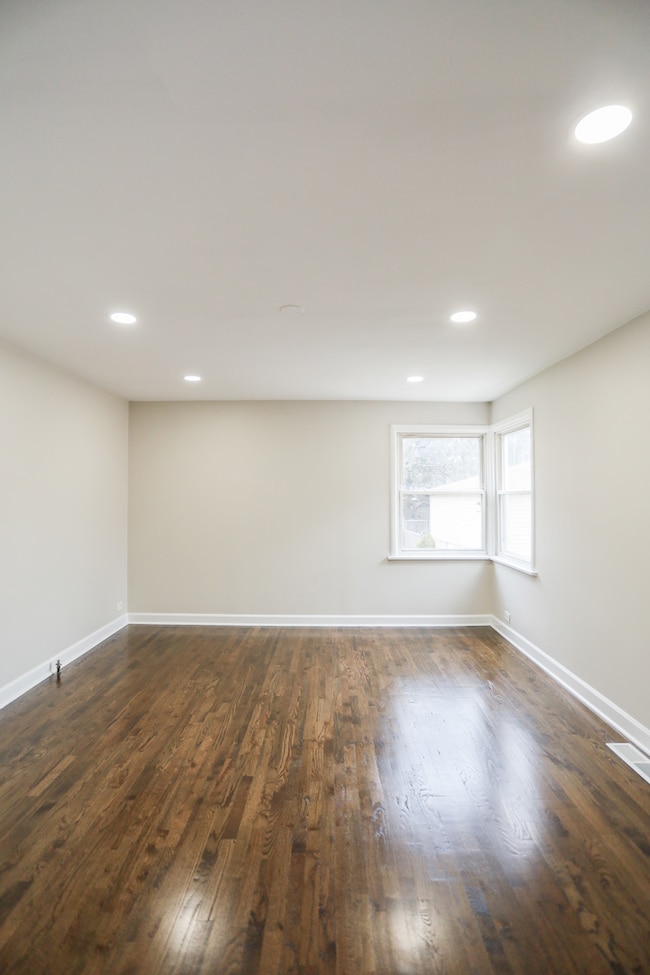 3126 W Chase Ave, Chicago, IL 60645 - photo 6