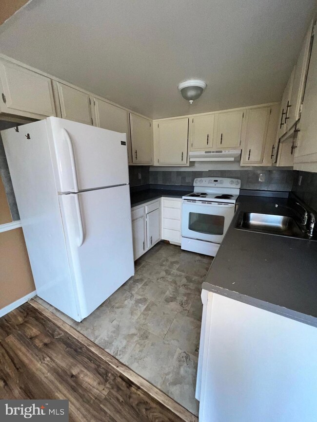 5017 Defford Place, Norristown, PA 19403 - photo 6