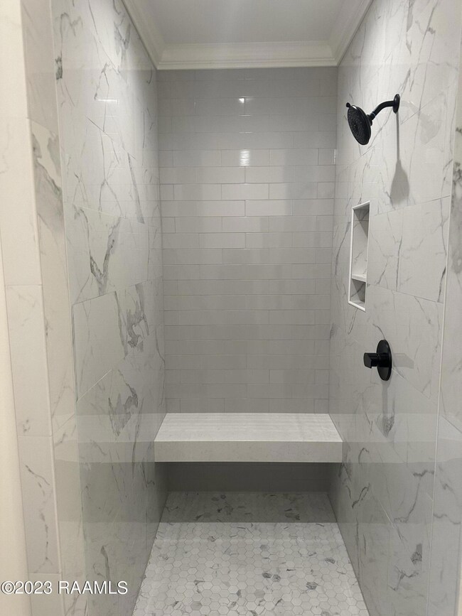 MAIN SHOWER
