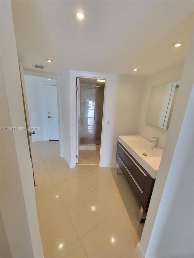3301 N Country Club Dr unit 811, Miami, FL 33180 - photo 4