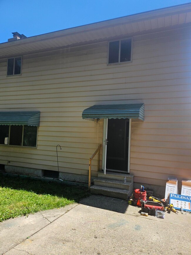 426 Lafayette St, Flint, MI 48503 - photo 3