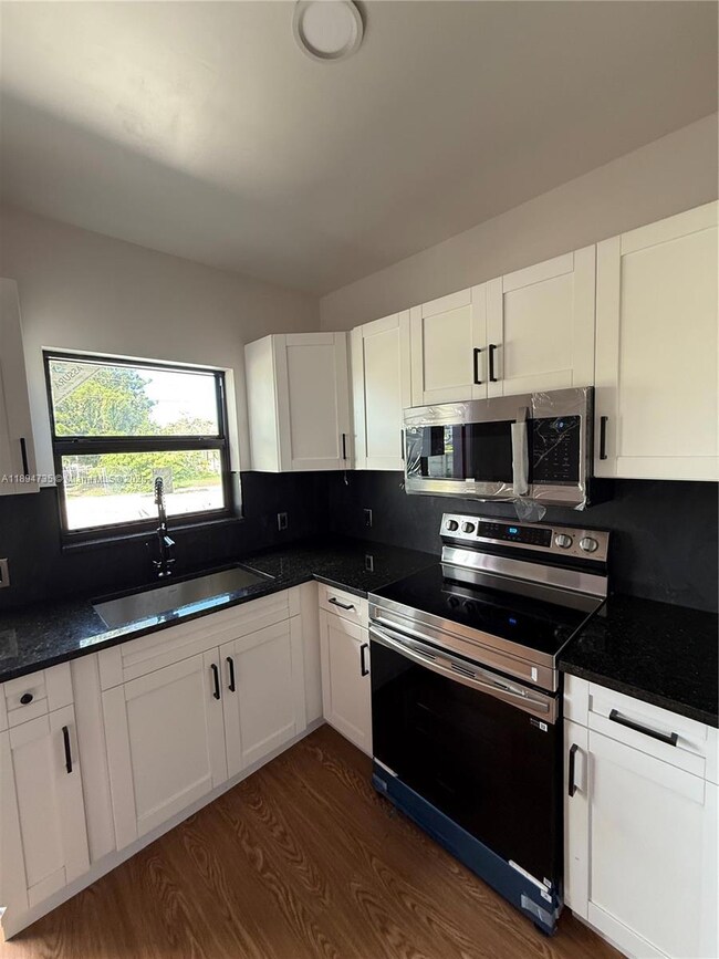 512 NW 2nd Ave unit B, Hallandale Beach, FL 33009 - photo 5