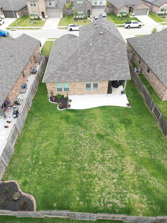 Look at the size of the backyard!!  Plenty of room