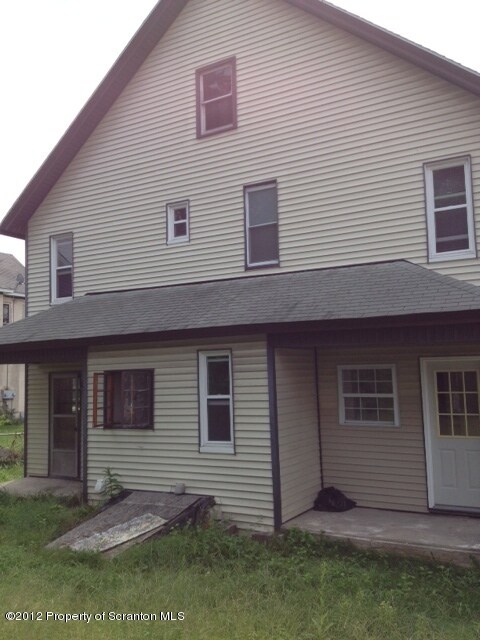 619-621 Larch St, Dunmore, PA 18509 - photo 2