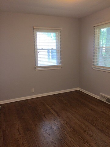 527 N Westlawn Ave, Aurora, IL 60506 - photo 6