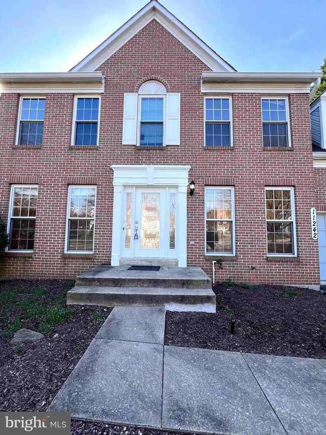 11242 Minstrel Tune Dr, Germantown, MD 20876 - photo 2