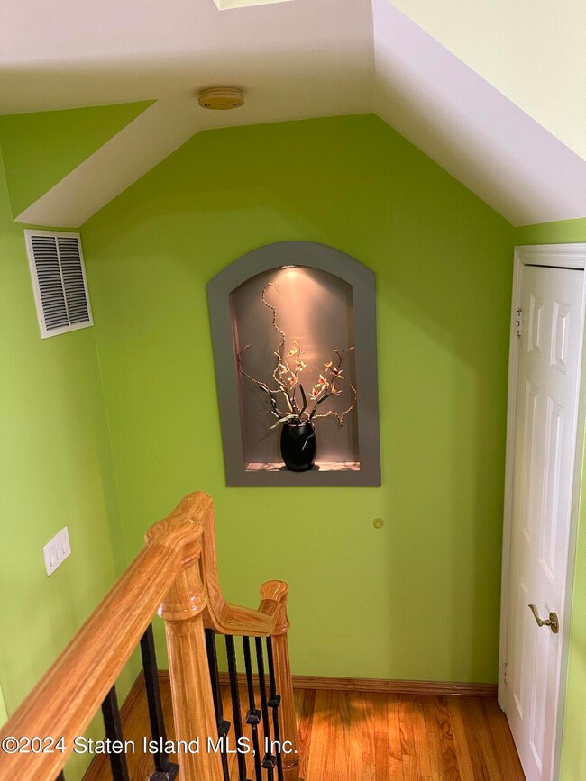 21 Phyllis Ct, Staten Island, NY 10309 - photo 7