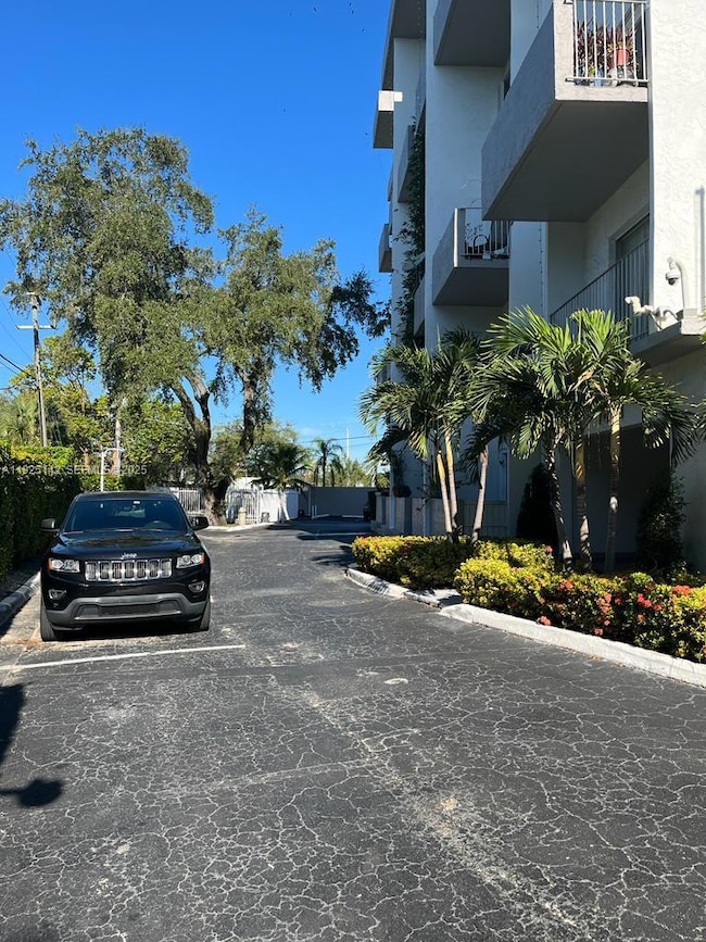 2020 NE 135th St unit 609, North Miami, FL 33181 - photo 2