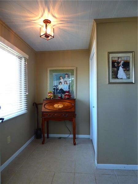 neutral dcor in entry
