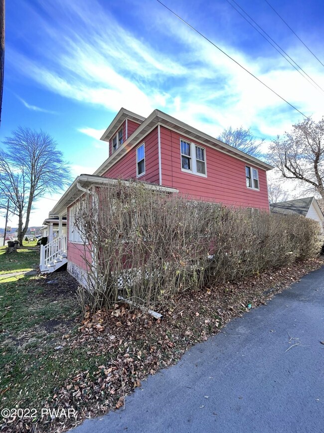 130 Willow Ave, Honesdale, PA 18431 - photo 3
